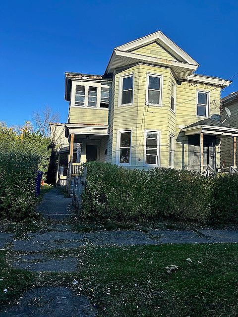 1st image of 702 Catherine St