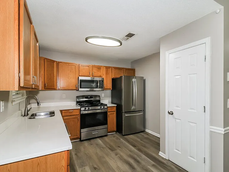 2915 Russ Ln — Photo 9