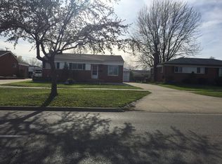 29229 Schoenherr Rd, Warren, MI 48088