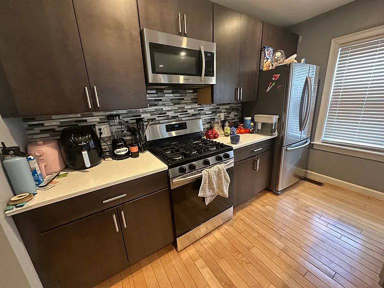 31-33 Thornton St #1A — Photo 4