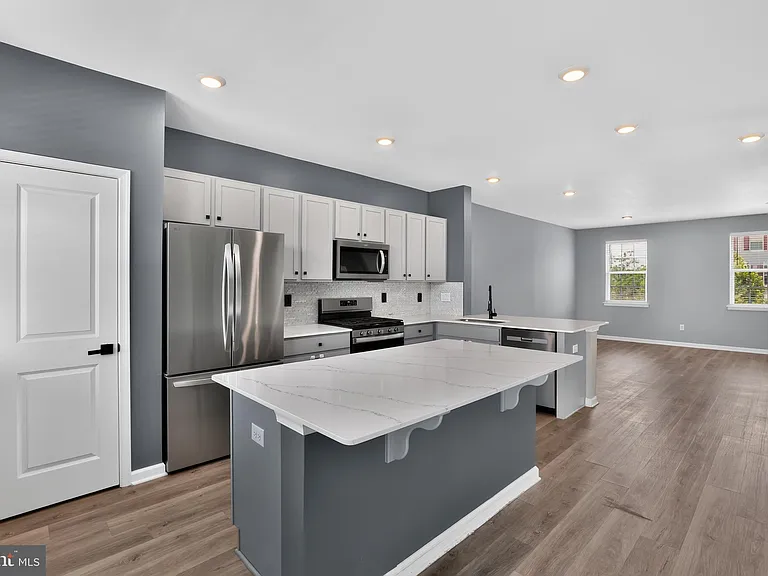 491 N Palace Dr — Photo 14