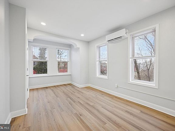3rd image of 2253 N Delhi St