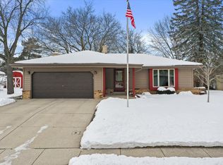 1233 River Park Cir W, Mukwonago, WI 53149