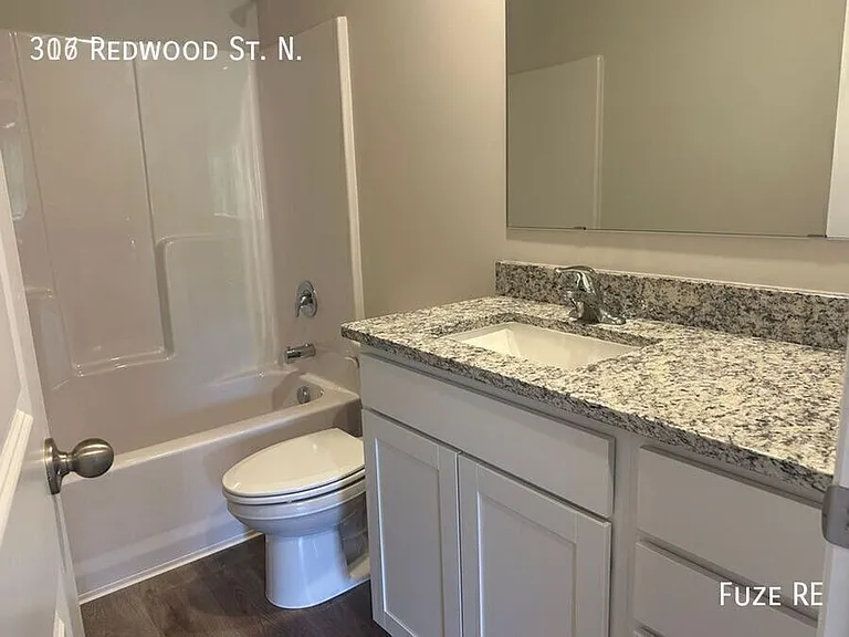 316 Redwood St N — Photo 12