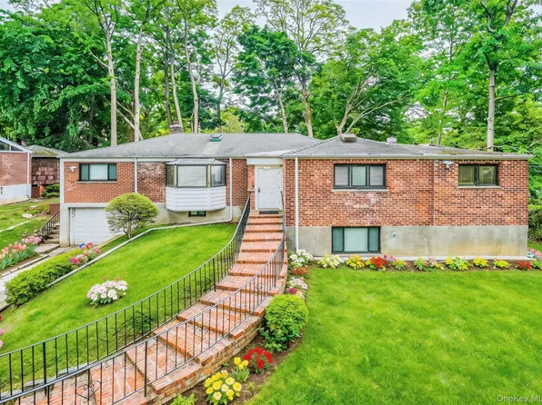 5 Bellingham Lane, Great Neck, NY 11023