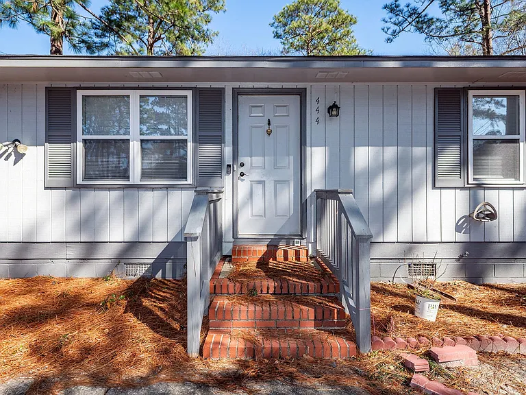 444 Academy Rd — Photo 2