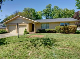 2625 E Meadowmere St, Springfield, MO 65804