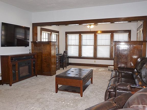5th image of 1911 Farnam St