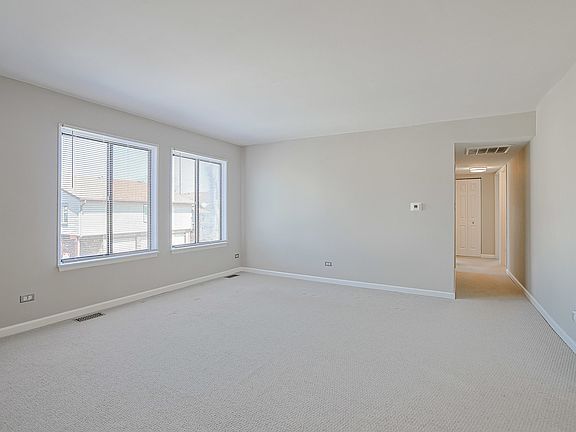 5th image of 1332 Kingsbury Dr Unit 1