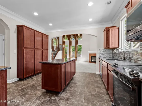 9108 Tamarack Grove Ln, Louisville, KY 40291