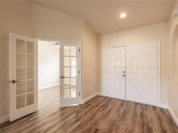 3rd image of 680 Wentworth Dr