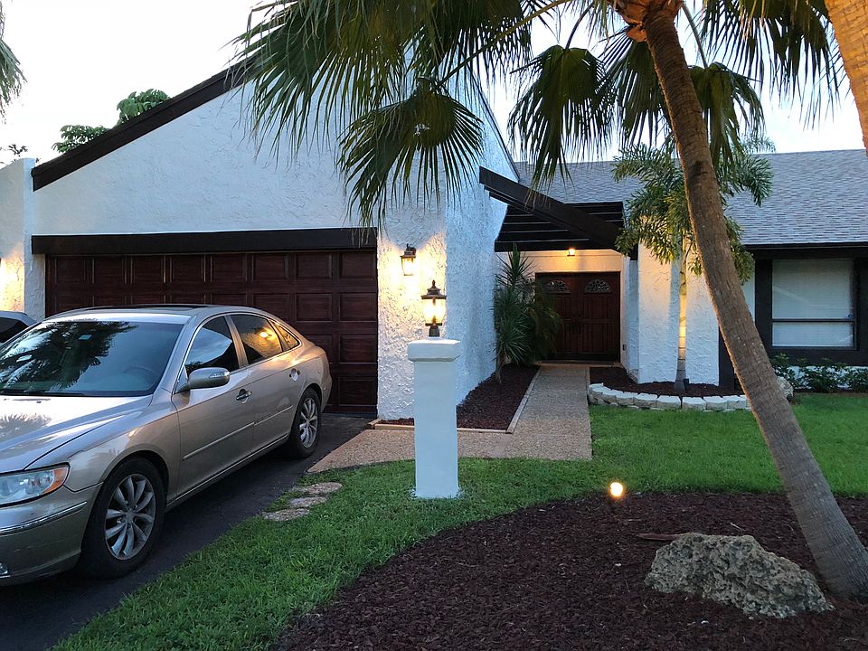 1st image of 751 NW 77th Ave