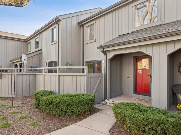 404 Shoreline Rd #298, Barrington, IL 60010