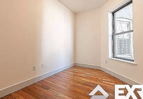 2nd image of 465 Park Pl #2B