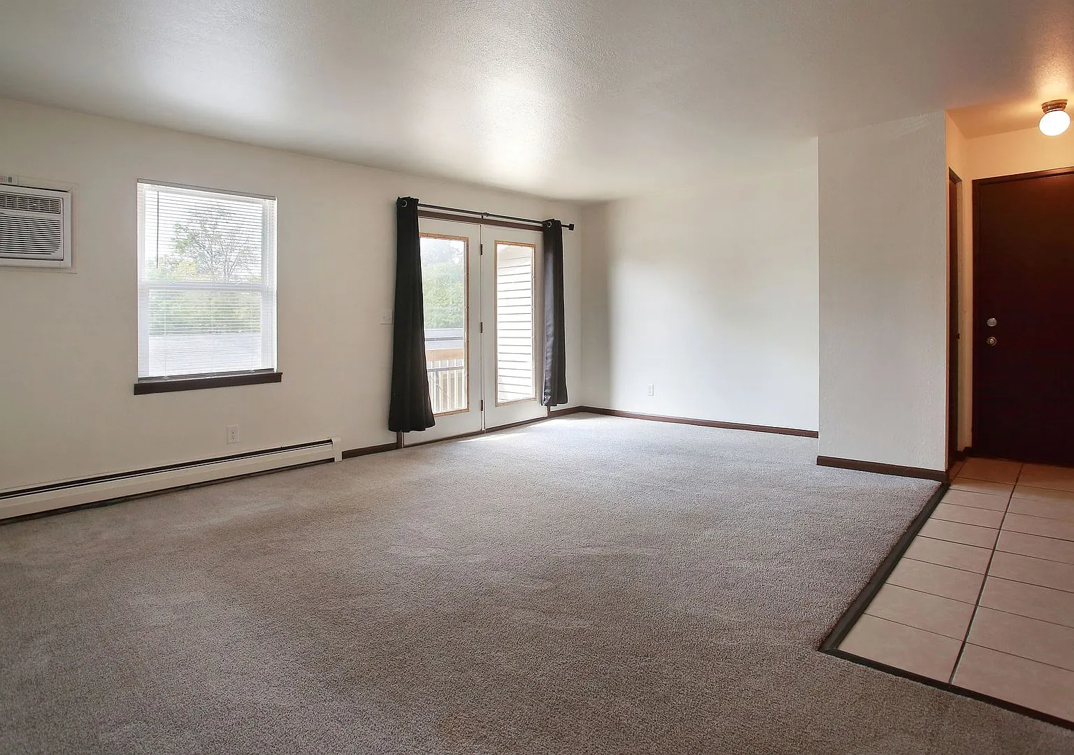 486 Stratford Way — Photo 3