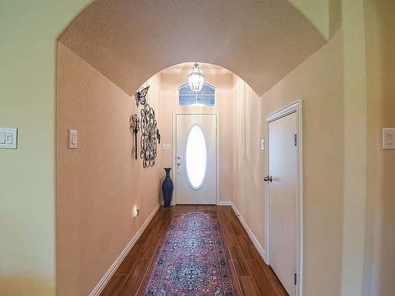 4th image of 1209 Greenwood Dr