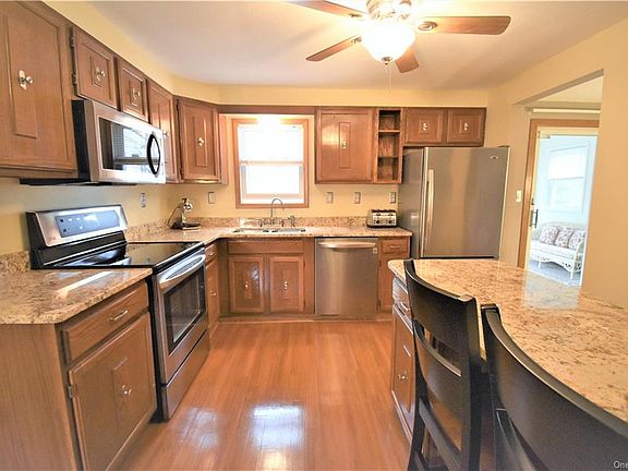 3rd image of 840 Orchard Dr