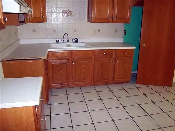 3rd image of 30 Bruce Ct