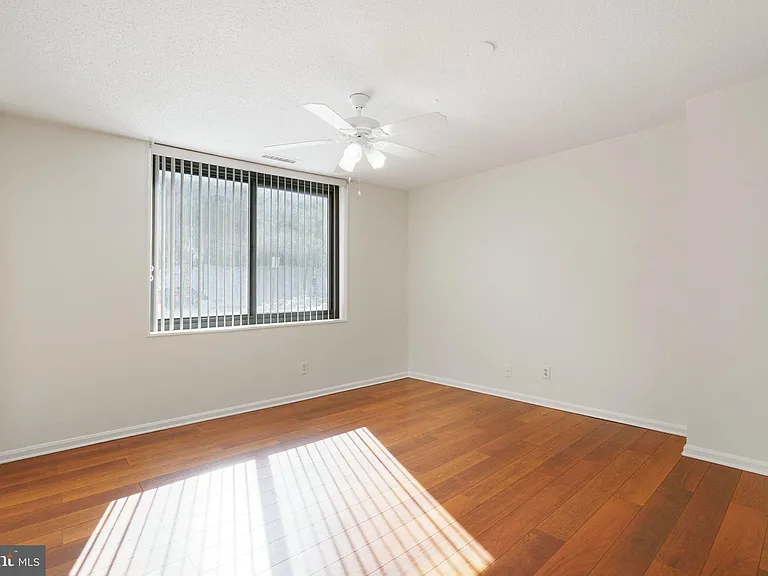 3713 George Mason Dr #T5W — Photo 32