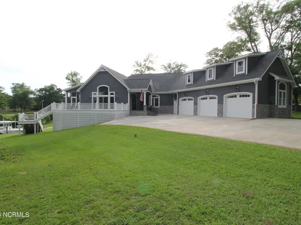 221 Bayside Drive, Cape Carteret, NC 28584