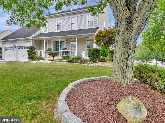 2nd image of 37 Amaryllis Ln