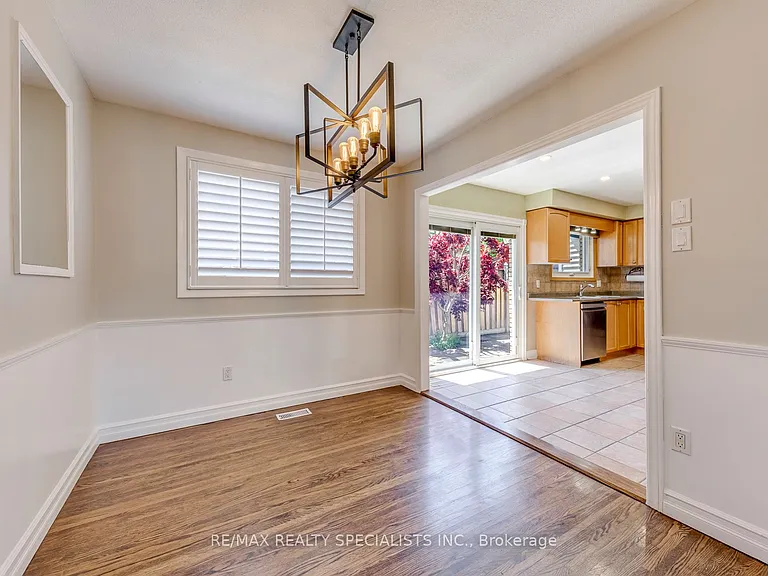 5 Country Club Dr — Photo 13
