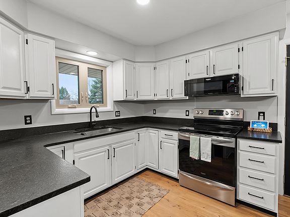 5th image of 445 Tulip Dr
