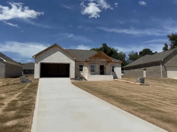 807 Michigan Ave, Muscle Shoals, AL 35661