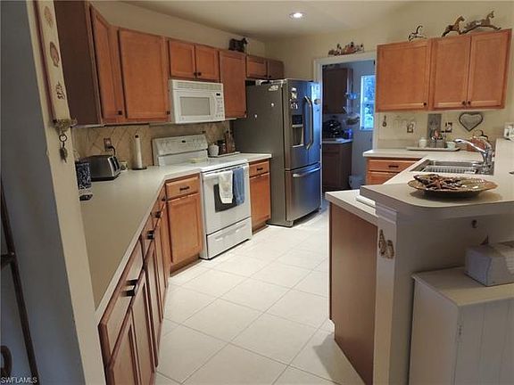 4th image of 230 Corvet Ave S