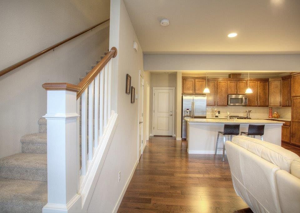 1st image of 1399 NE Hickory Ln
