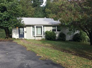 6341 Dogwood Pl, Falls Church, VA 22041