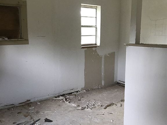 3rd image of 1818 NW Pollard Ave