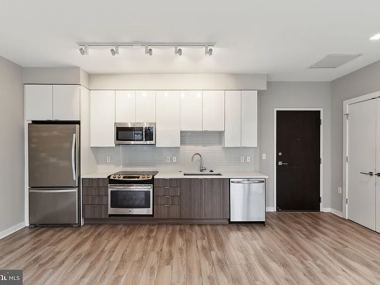 911 2nd St NE #207 — Photo 9