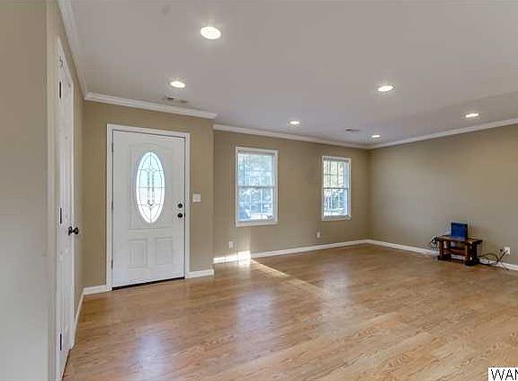 2nd image of 3200 33rd Ave E