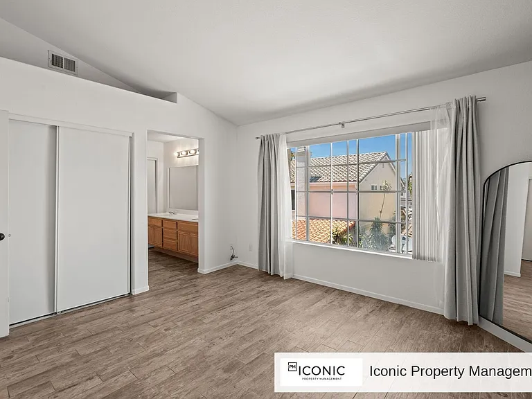 10806 Westonhill Dr — Photo 27