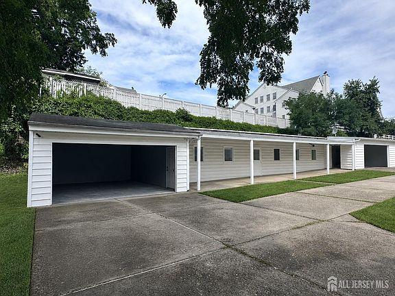 3rd image of 60 Mountain Ave