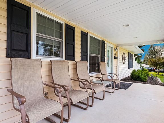 5th image of 34 Maple Ln