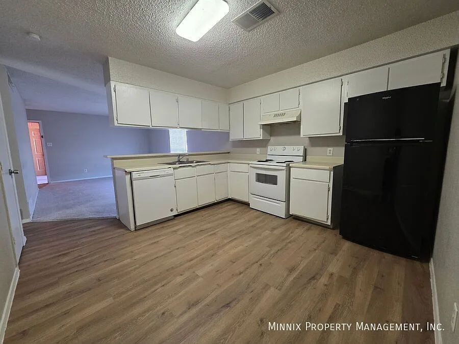 2 bedroom | 3007 W. Louisiana Ave. #11 — Photo 3