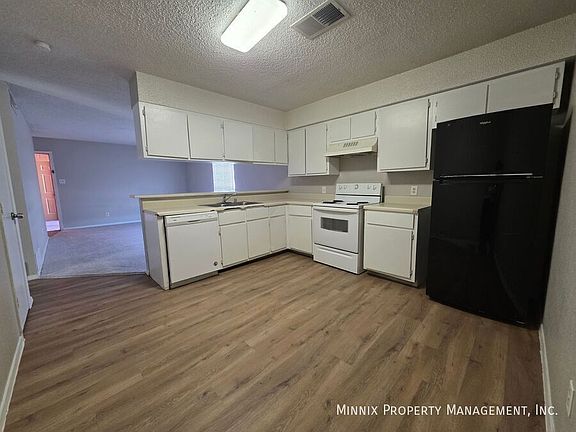 3rd image of 3007 W Louisiana Ave #11