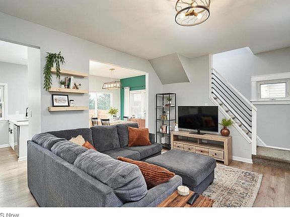 3rd image of 2060 Halstead Ave