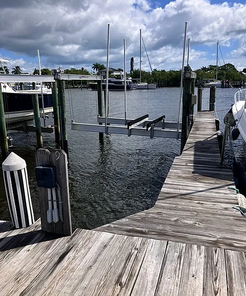 Just 15 minutes to open water, with plenty of marinas and repair facilities nearby. Plus, there are restaurants within walking distance for after your day on the water!