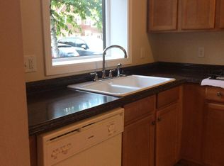 10 Hubbard Farms Rd, Orono, ME 04473