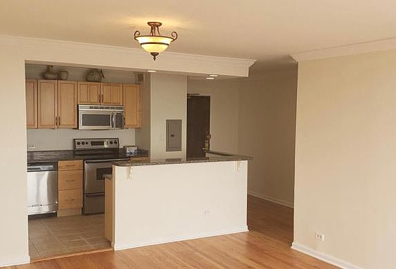 4th image of 3930 N Pine Grove Ave #27