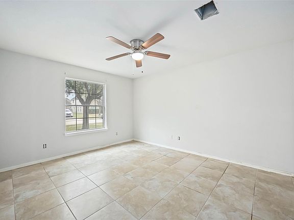 4th image of 8519 Windy Thicket Ln