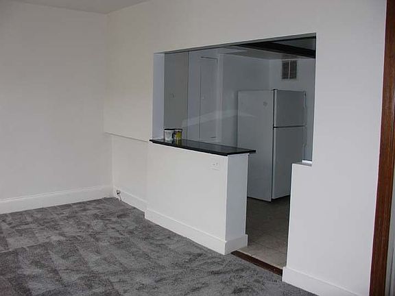 3rd fl living rm/ kitchen bar counter