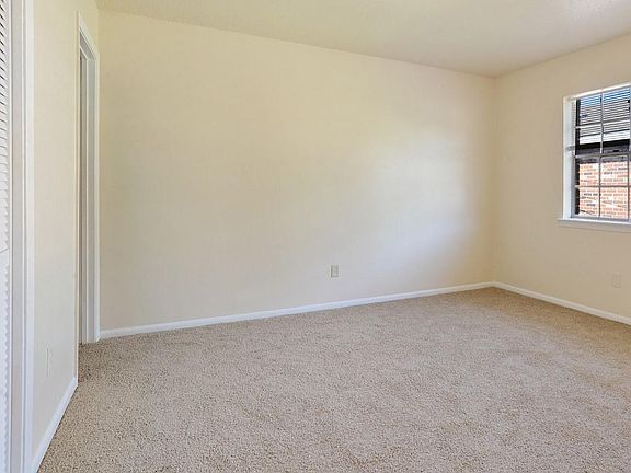 4th image of 3334 Kabel Dr