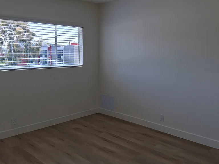 7245 Franklin Avenue — Photo 12