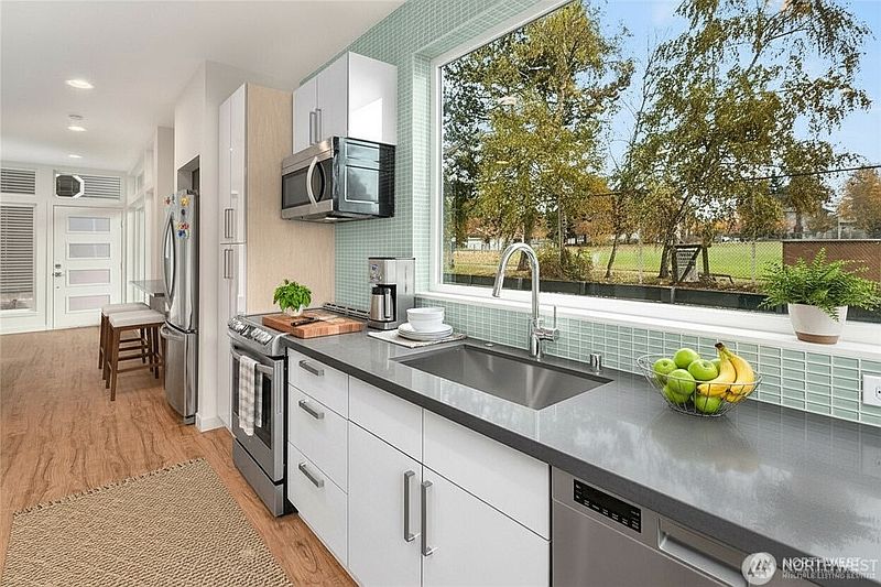 3rd image of 809 NE 48th Street