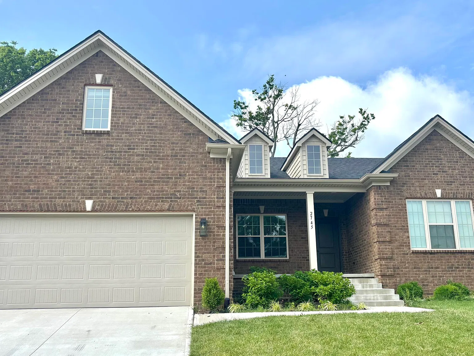 4 bed, 2.0 bath, 2310 sqft, $2,850 — Photo 1