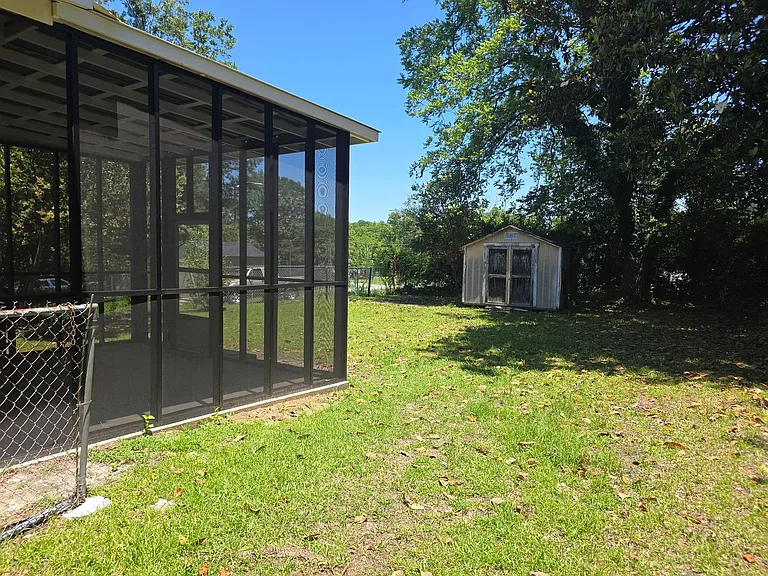 260 Green St — Photo 2